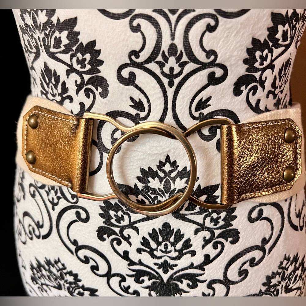 J.Crew cream stretch belt with gold leather accent and buckle Size M/L